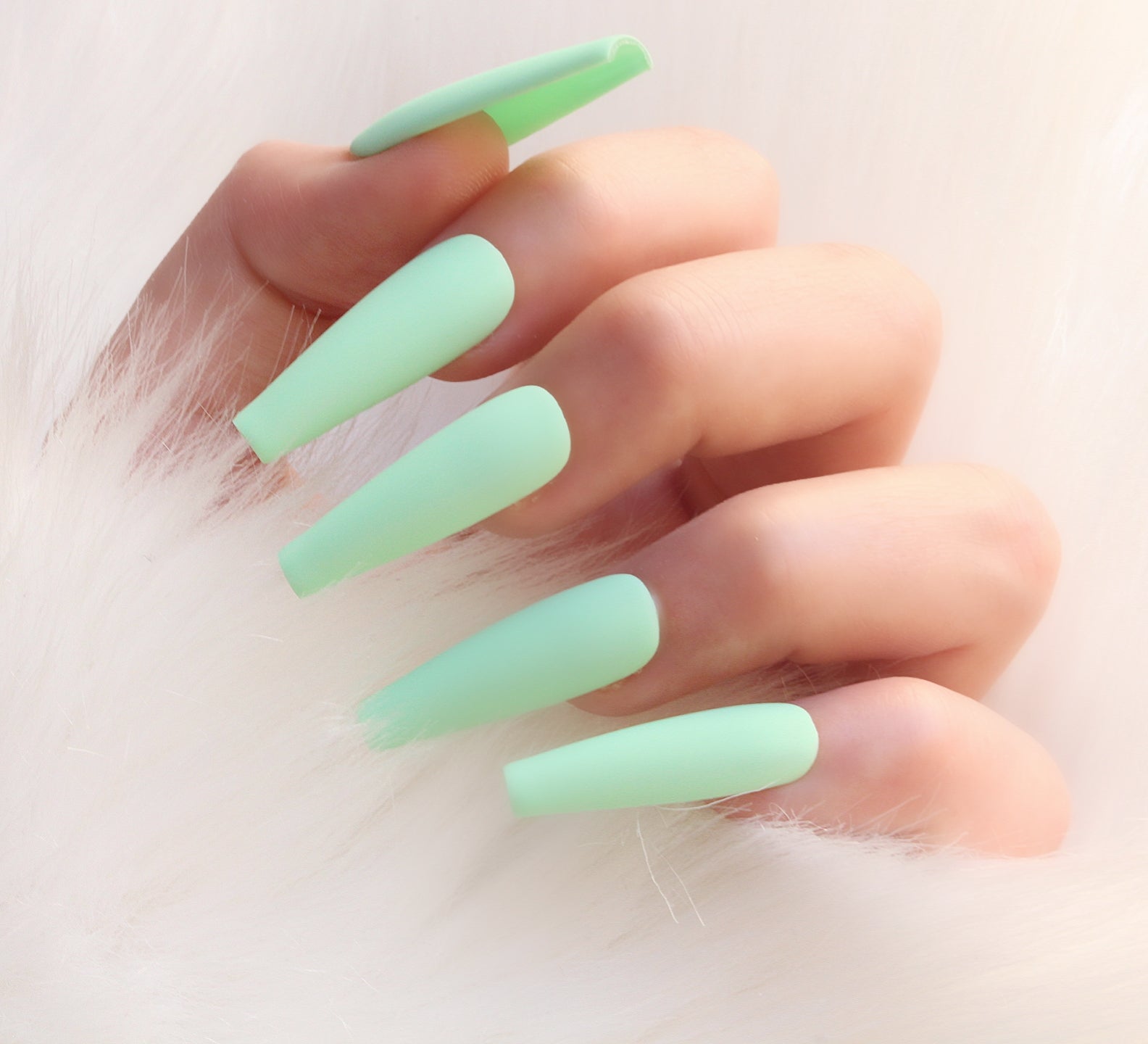 Airbrush ombre mint - Bahama nails and beauty